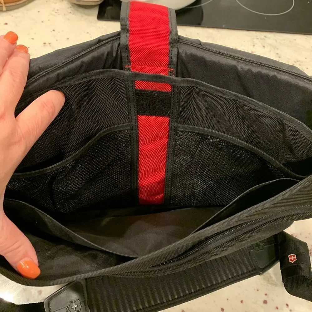 VICTORINOX Swiss Army Laptop Crossbody Bag